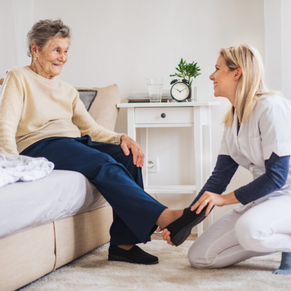 nurse-serving-breakfast-to-senior-man-rda9d4zp9f6nyksmvgloqt39m2v7plud9qmp5ggb9s-(6)